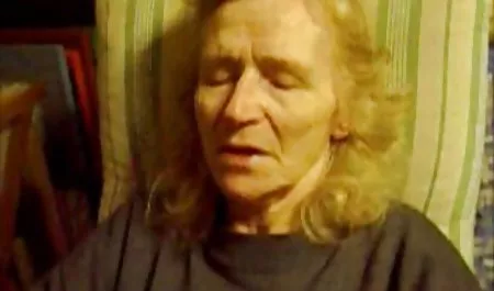 Busty Üvey Anne mature seks pornoları cum ૦ İngilizce granny anal yapar