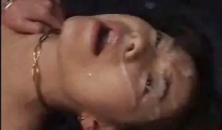 ANAL lezbiyen mature seks Chery üstüne taşlama