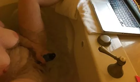 Sevimli coed Kelly genç onu kedi bazı dick alır bedava olgun seks