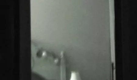 Abanoz Noelle mature yasli seks Monique elbiselerini çıkarmak