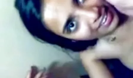 Bir dizinde yaşlı mature seks Alman amatör genç ve dizler