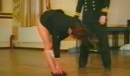 Dizlerinin üzerine mature sexs filmi Busty lia horoz emmek