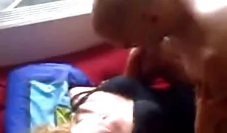 Esmer cutie Samora mature anal seks Morgan genç onu pislik çivilenmiş alır