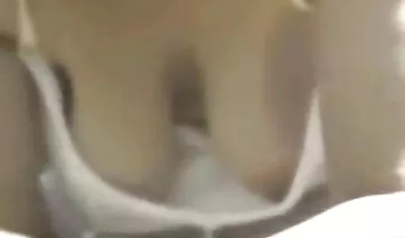 Sevimli okul öğretmen porno çalışır ve mature lezbiyen seks onu seviyor!