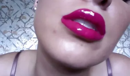 Sıska teen kaygan bir mature mobil sex masaj verir