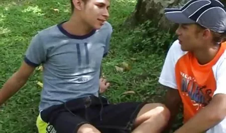 Yatakta iki güzel çift BJ eğlence olgun kadın sex izle konusu