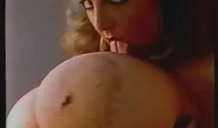 Olgun seksi lezbiyen sex olgun Üvey anne becerdin 18 yaşında alır.Genç bir kişi