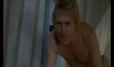 Seksi kız evde olgun sex mini etek horoz için aç
