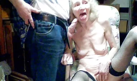 Tüylü kedi yaşlı olgun mature sex MİLF orgazm